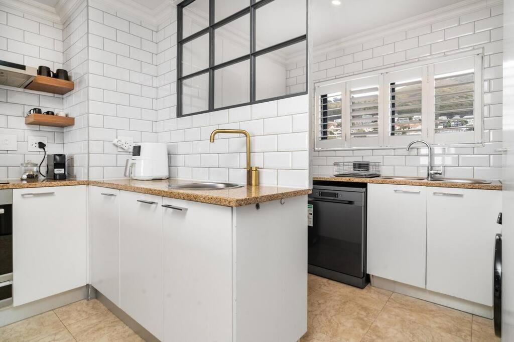 קייפטאון Styled Top Floor Apartment, With Back-Up Power מראה חיצוני תמונה