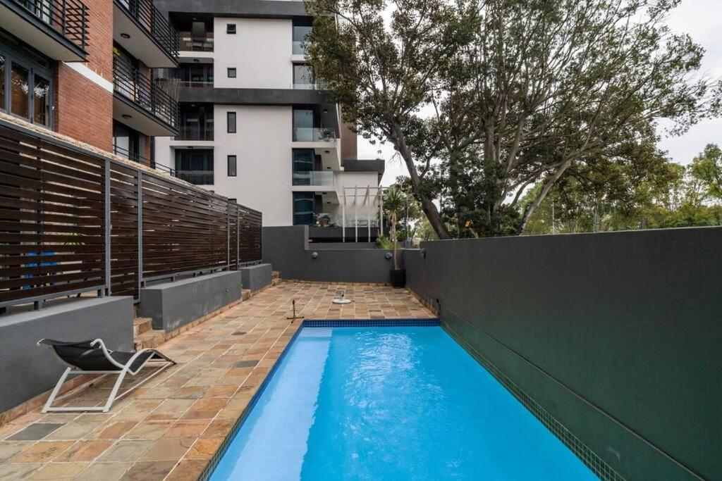 קייפטאון Styled Top Floor Apartment, With Back-Up Power מראה חיצוני תמונה