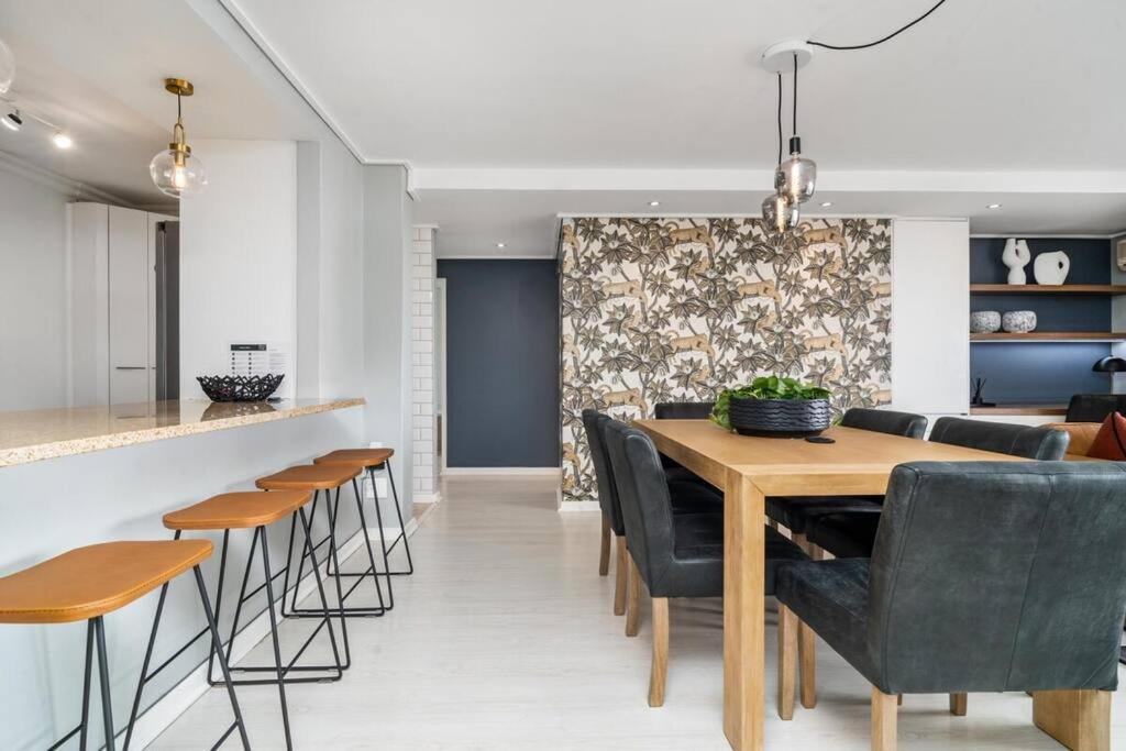 קייפטאון Styled Top Floor Apartment, With Back-Up Power מראה חיצוני תמונה