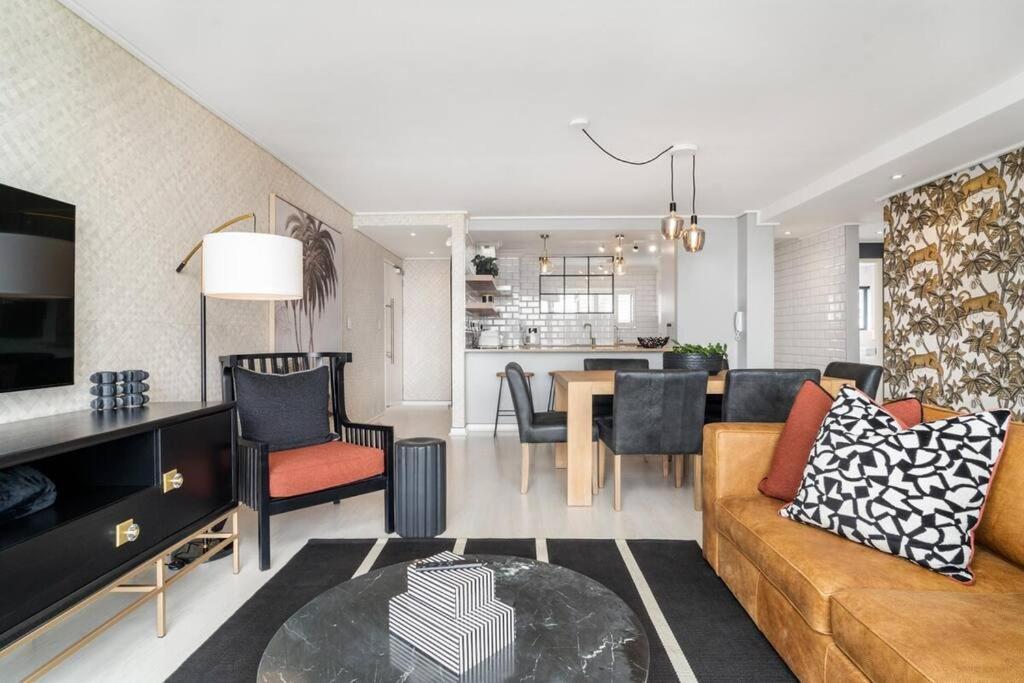 קייפטאון Styled Top Floor Apartment, With Back-Up Power מראה חיצוני תמונה