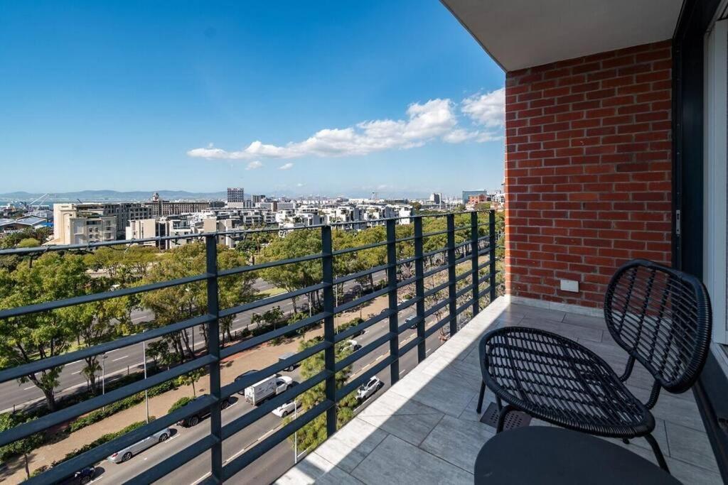 קייפטאון Styled Top Floor Apartment, With Back-Up Power מראה חיצוני תמונה